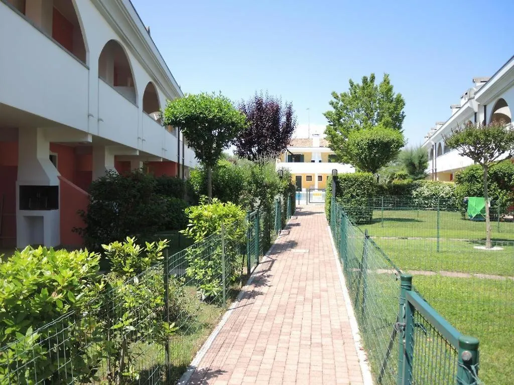 Apartment With Shared Pool For 5 Guests Bibione