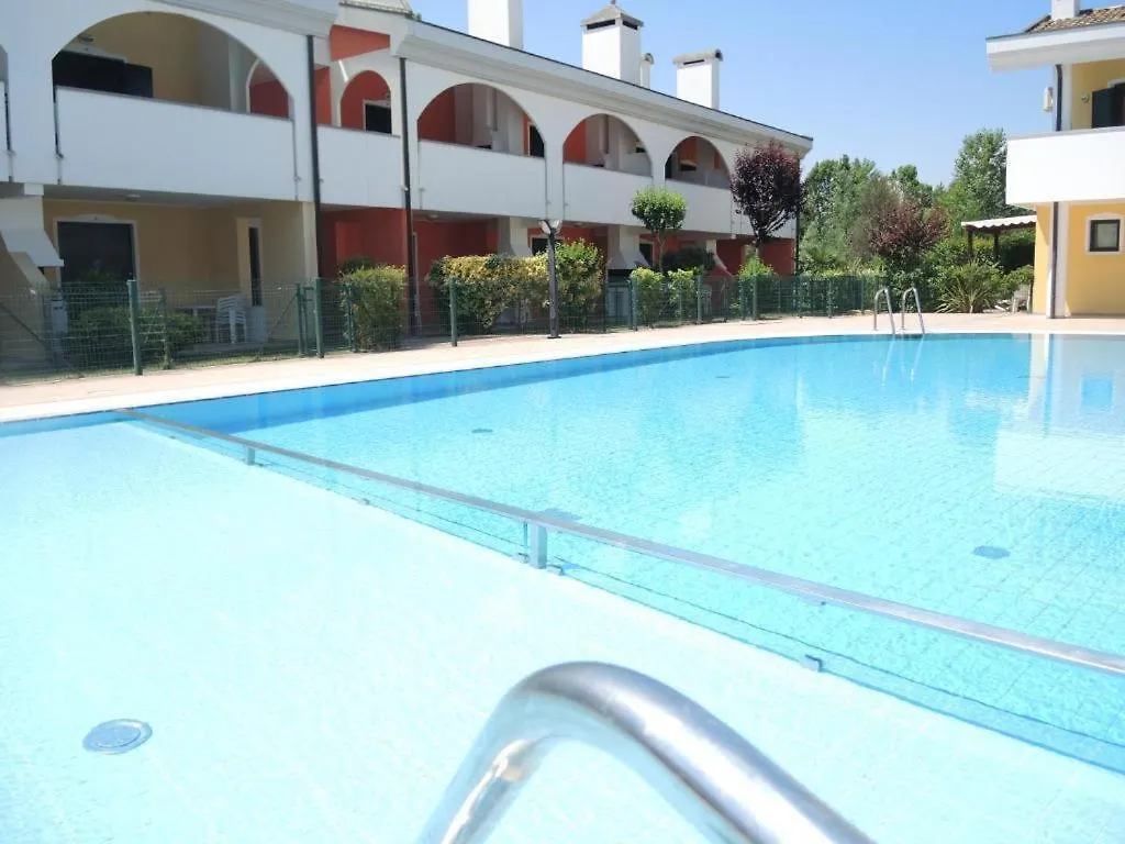 Apartment With Shared Pool For 5 Guests Bibione